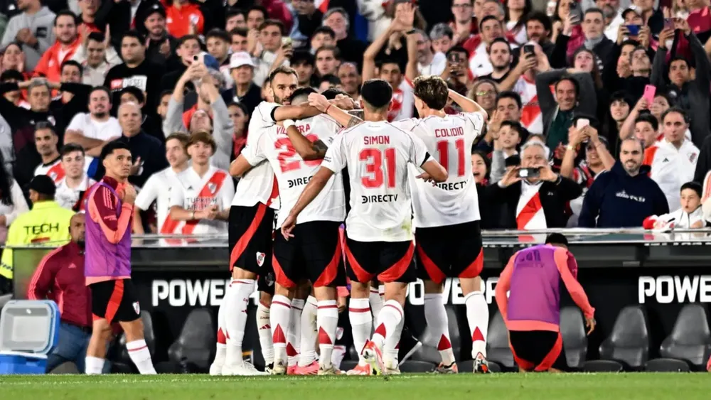 Festejo gol abrazo gol equipo River Monumental Gallardo