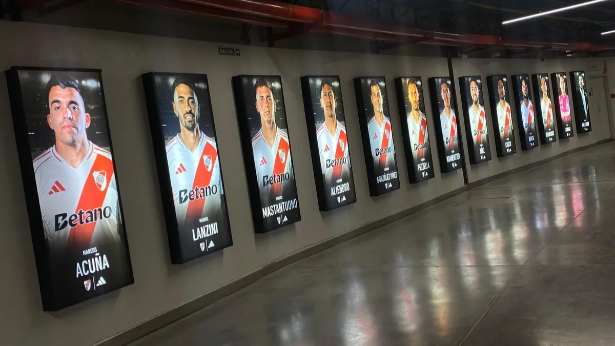 Las gigantografías actualizadas en el estadio Monumental