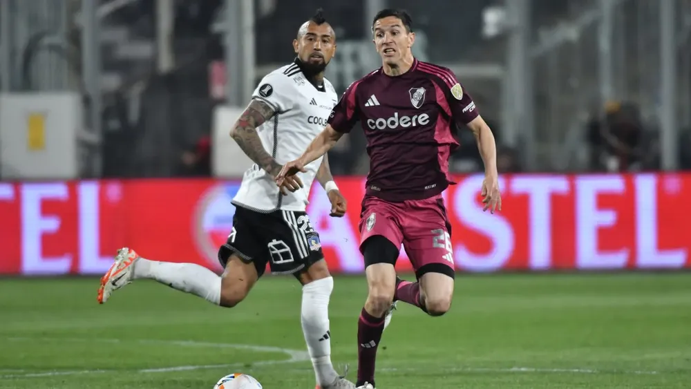 Ignacio Fernández River camiseta bordo Colo-Colo Chile