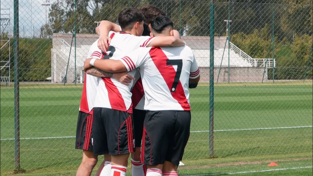 Equipo festejo gol inferiores River  (Foto: River Plate)