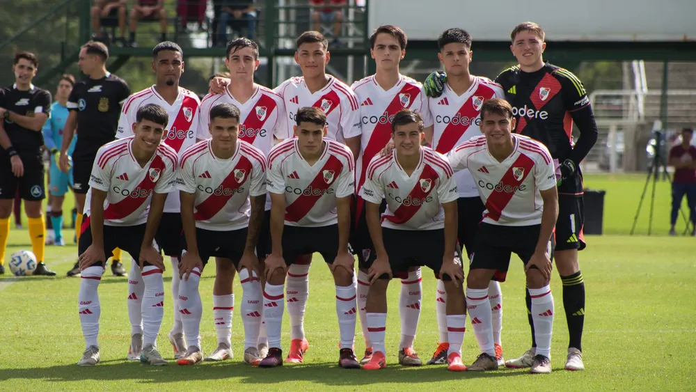 Formación River equipo Reserva Ezeiza (Foto: River Plate)
