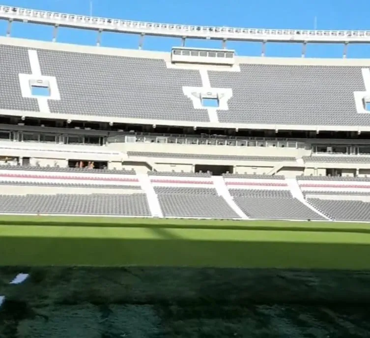 Césped estadio Monumental River Belgrano