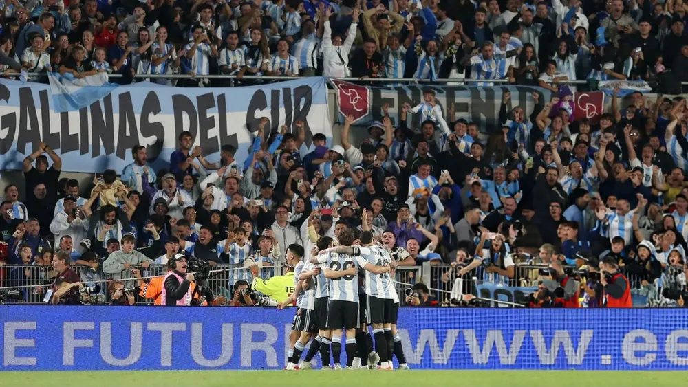 Festejo formación equipo gol Argentina Monumental