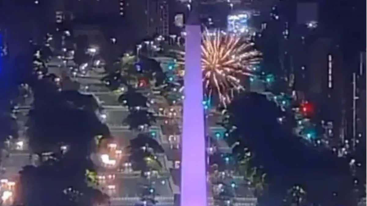 Video los hinchas de River arrojaron pirotecnia al hotel de Atlético Mineiro 