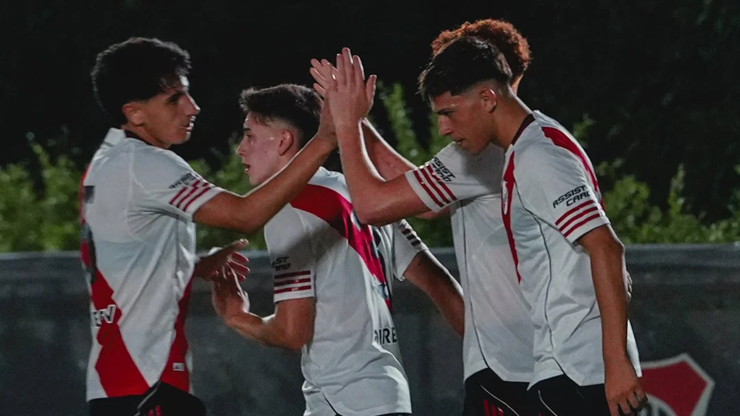 Equipo festejo gol Reserva River  (Foto: River Plate)