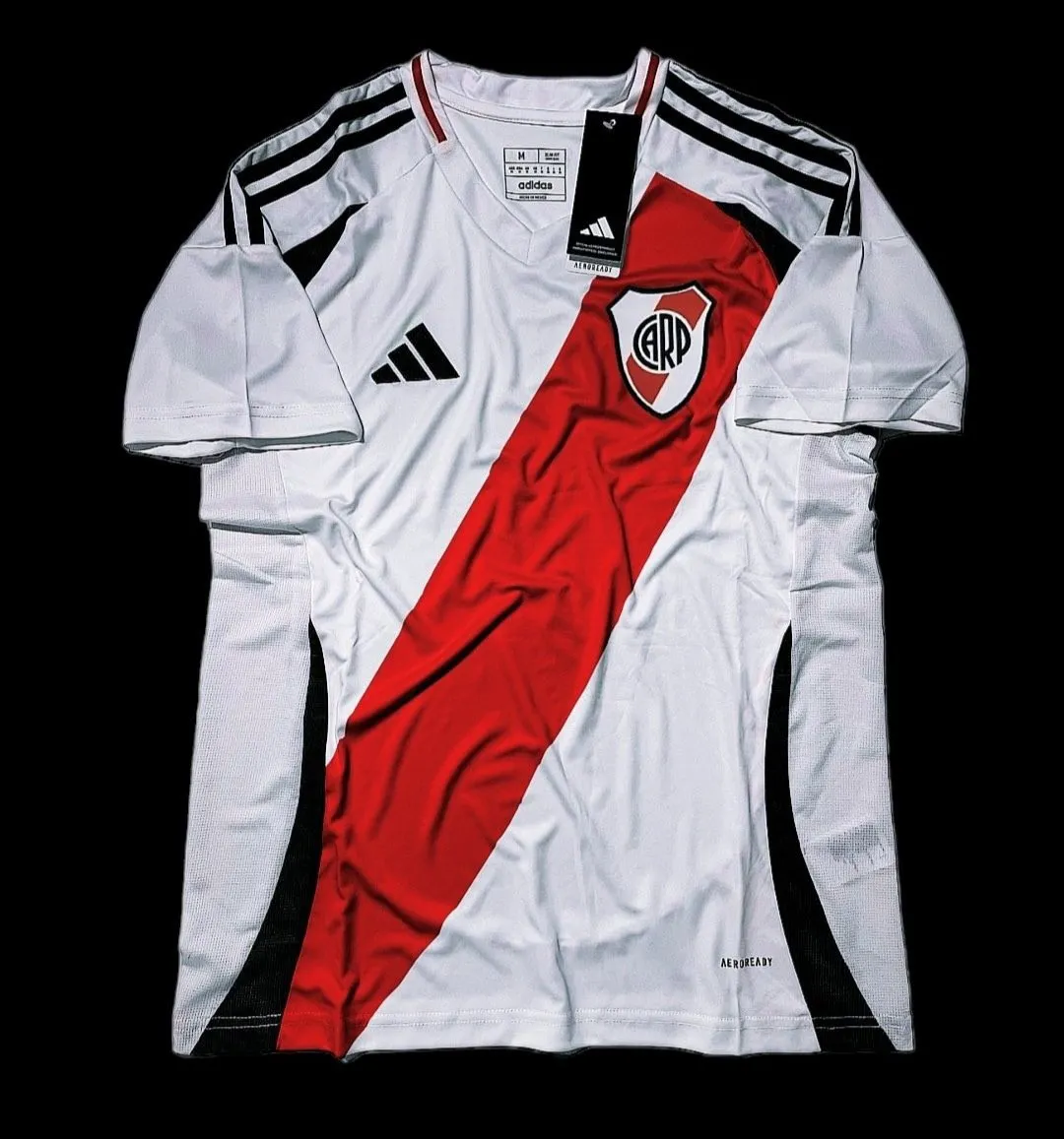 Nueva camiseta filtrada River foto completa