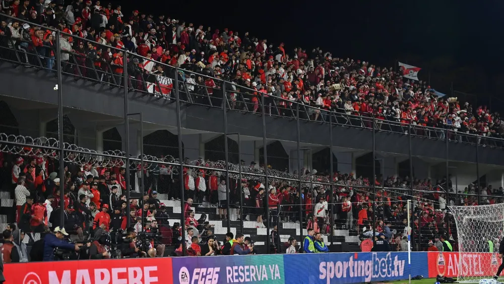 Hinchas River tribuna Paraguay (Foto: Getty Images)