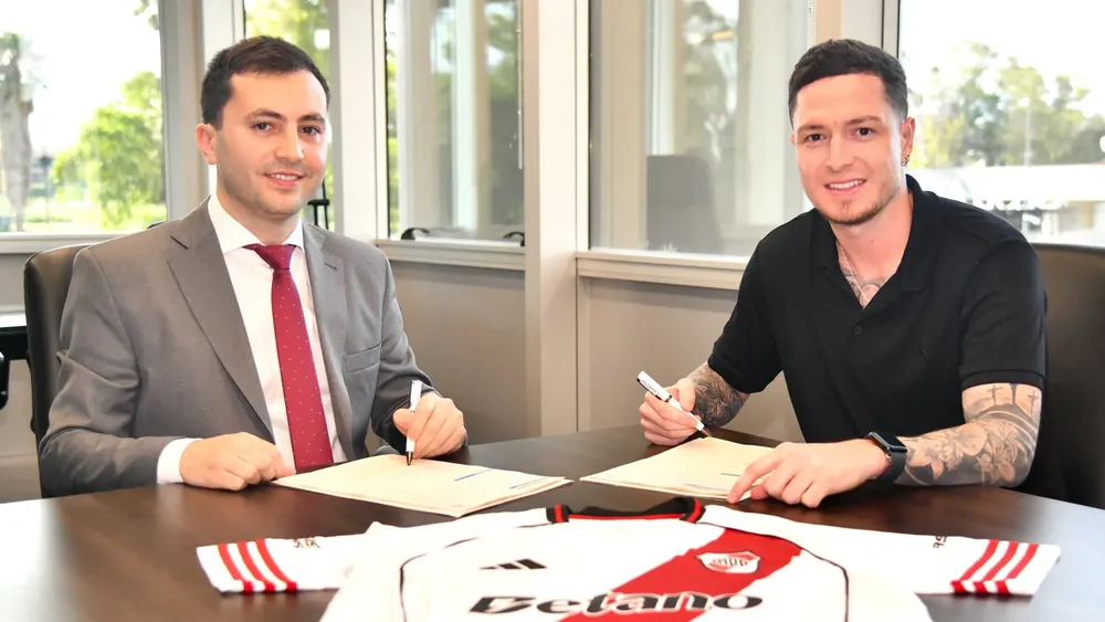 Aníbal Moreno River firma Di Carlo