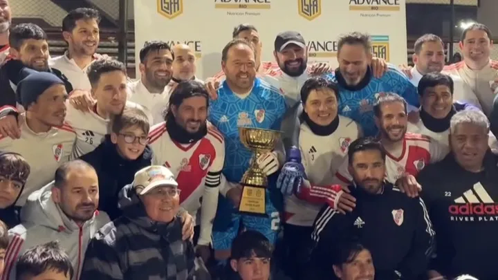 Equipo Senior de River bicampeón Liga