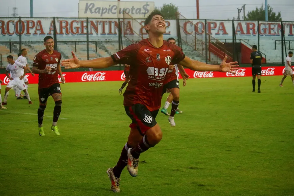 Lautaro Rivero convirtió su primer gol en primera
