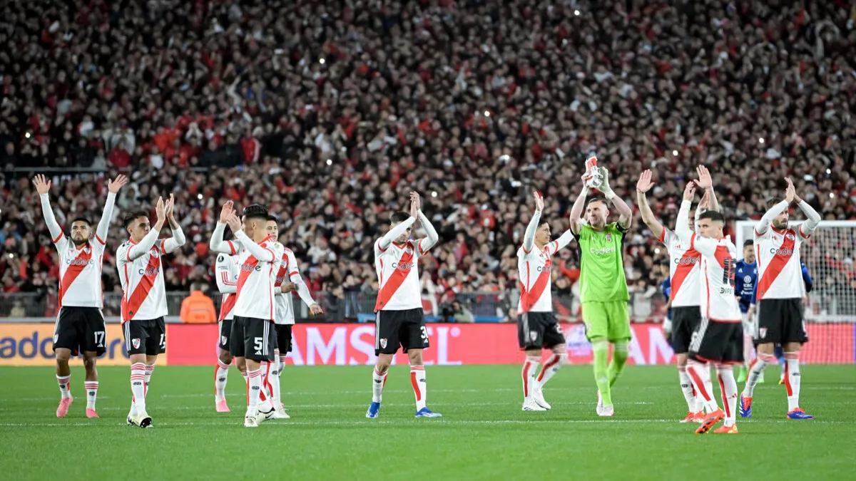 Jugadores recibimiento River Talleres Copa Libertadores Monumental