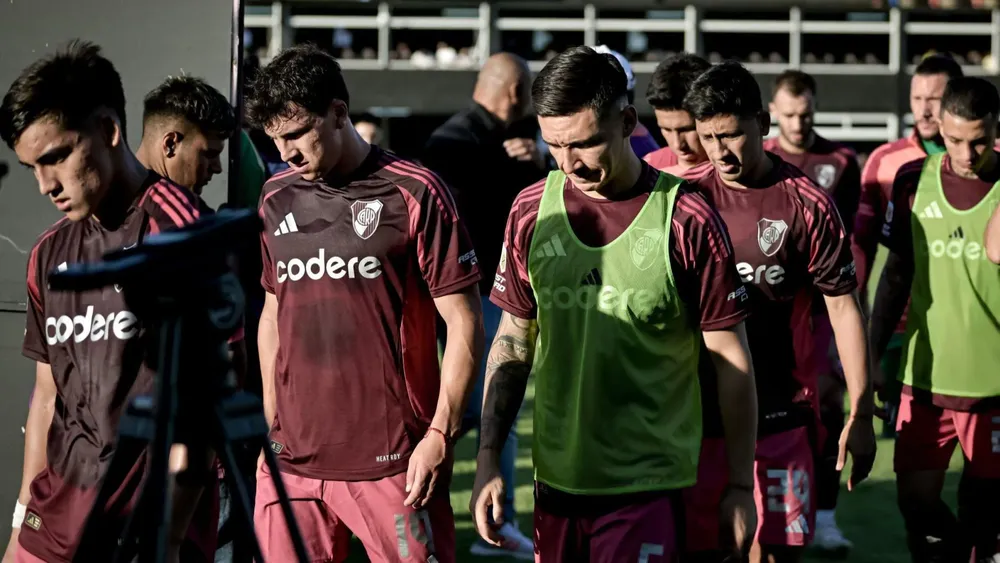 Equipo River formación jugadores caras tristes 