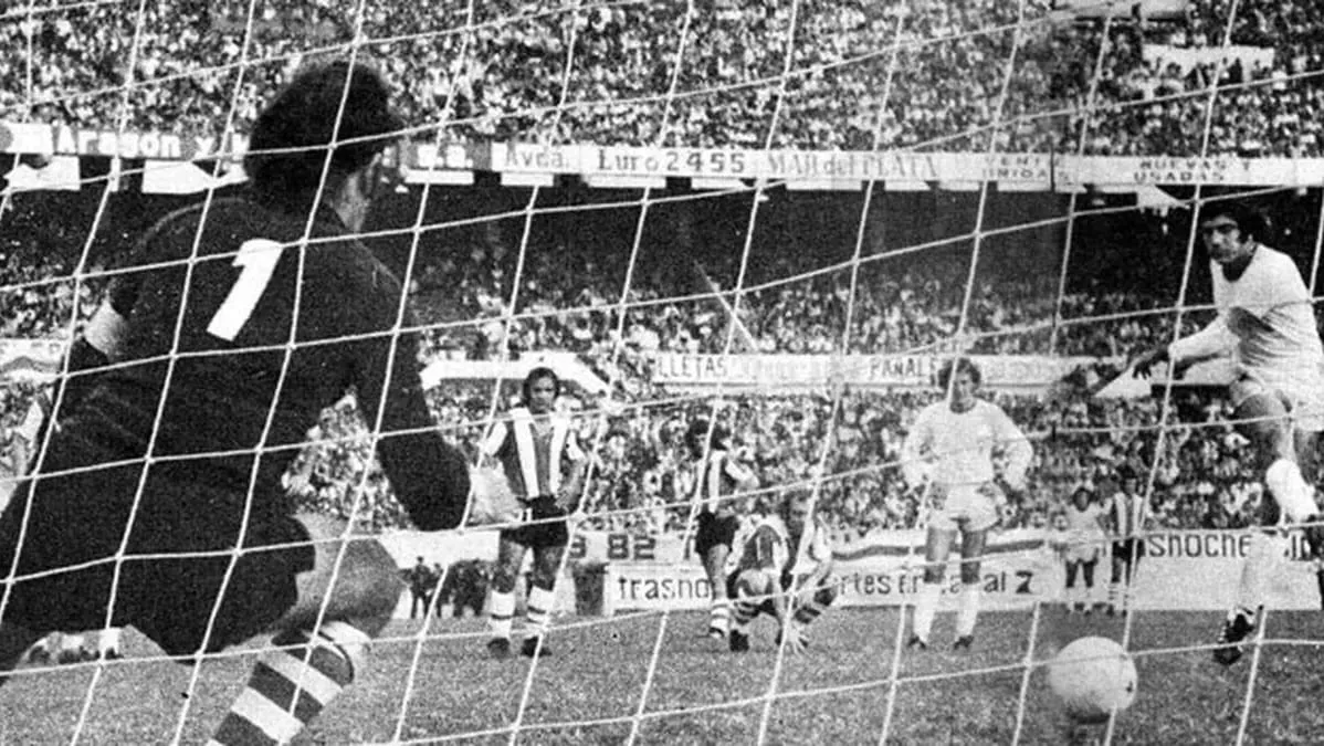 José Perico Pérez arquero ataja penales River (Foto: Diario Uno)