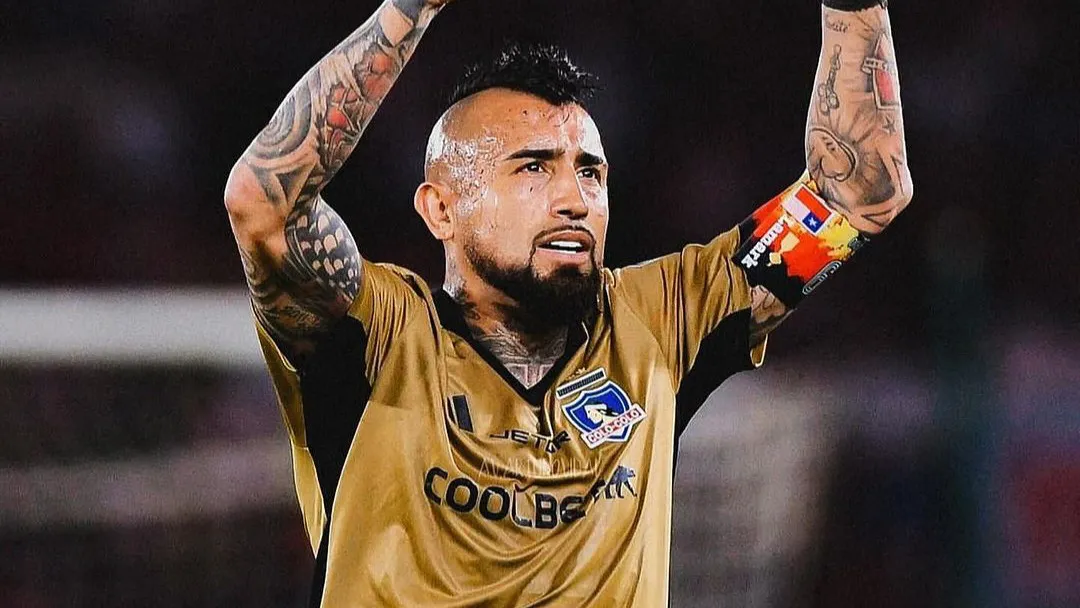 Arturo Vidal Colo-Colo Chile River