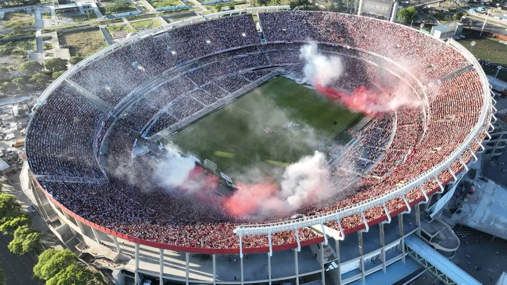 Estadio Monumental River Plate lleno 2024 de día