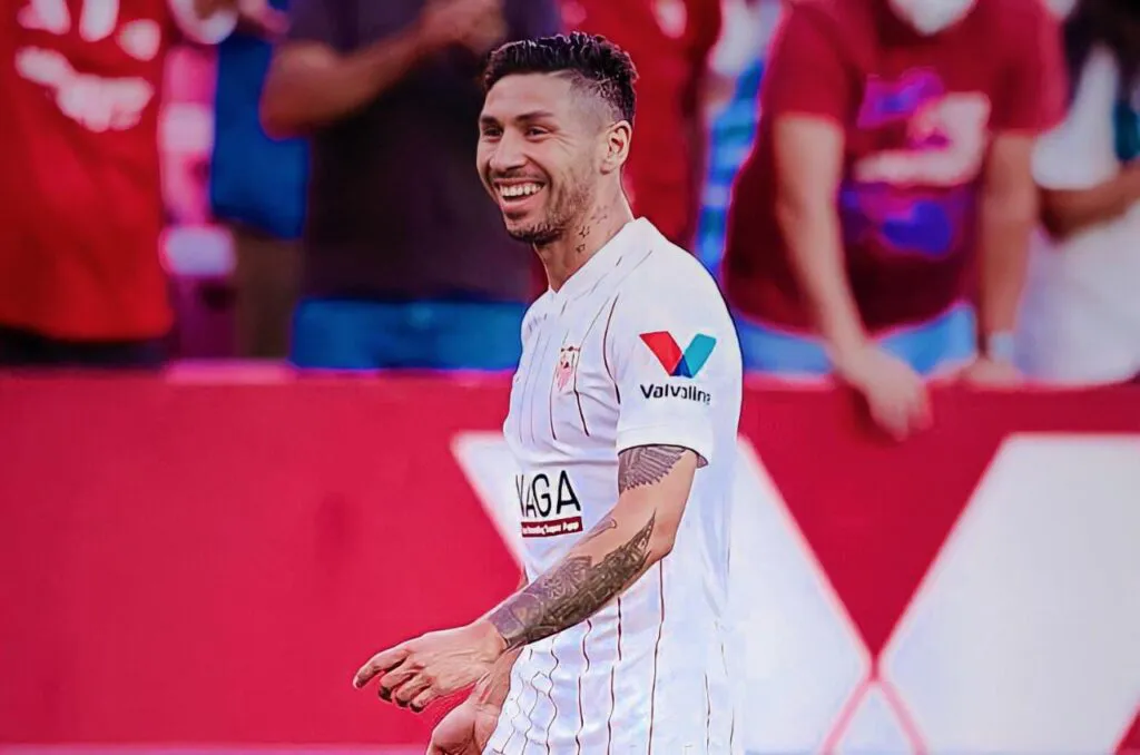 ¡Increíble! El primer gol de Montiel con el Sevilla