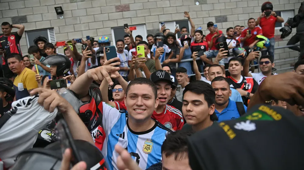 Hinchas Colombia Venezuela River Plate
