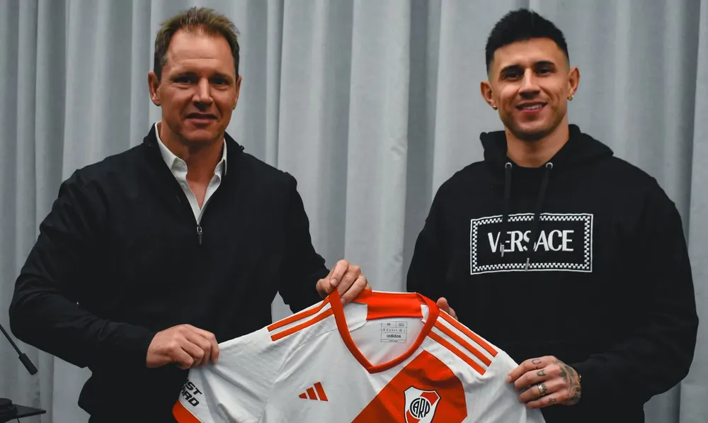 Firma contrato River Adam Bareiro (Foto: River Plate)