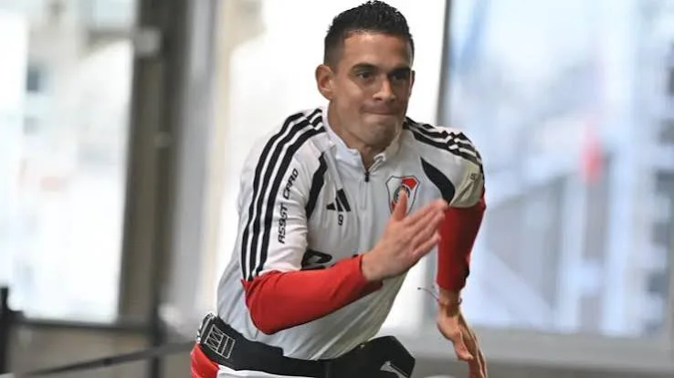Rafael Santos Borré entrenamiento