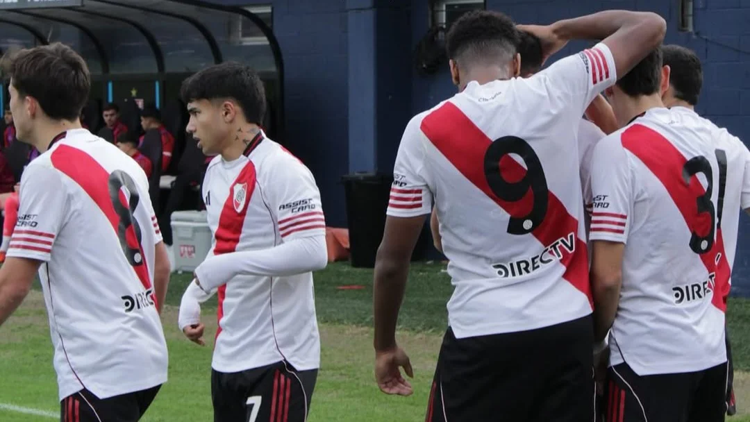 Equipo festejo gol Reserva River  (Foto: River Plate)