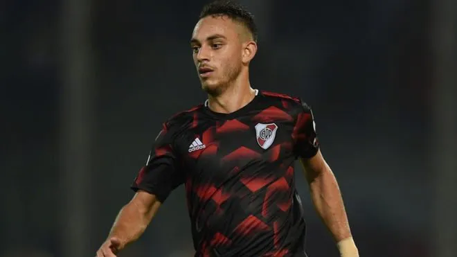 Nahuel Gallardo firmó su vínculo con Colón