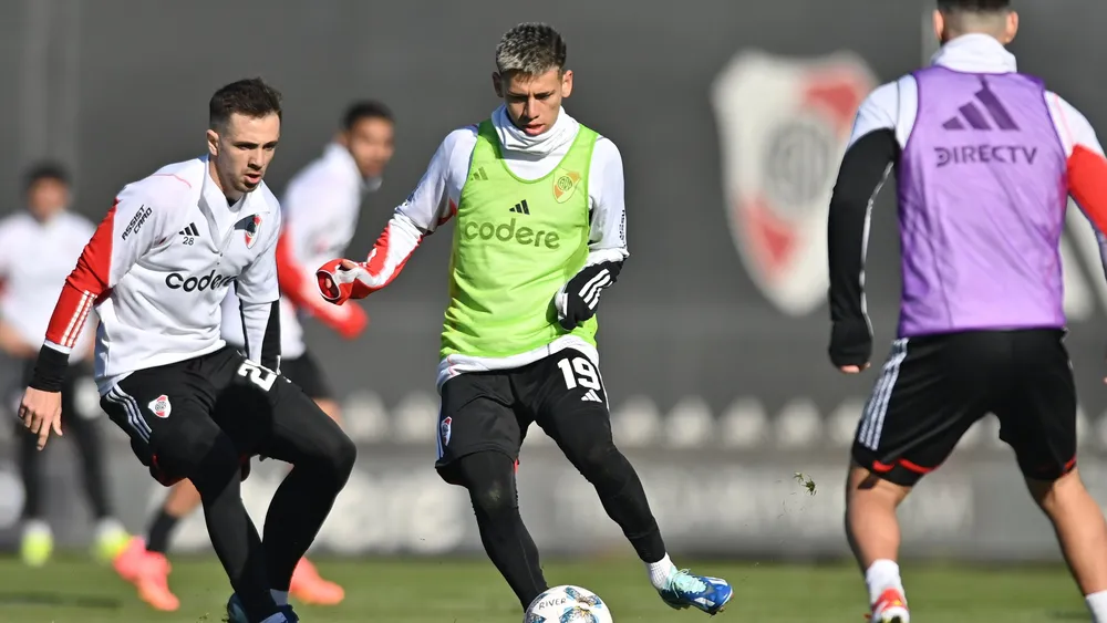 Claudio Echeverri entrenamiento River Ezeiza Peña Biafore