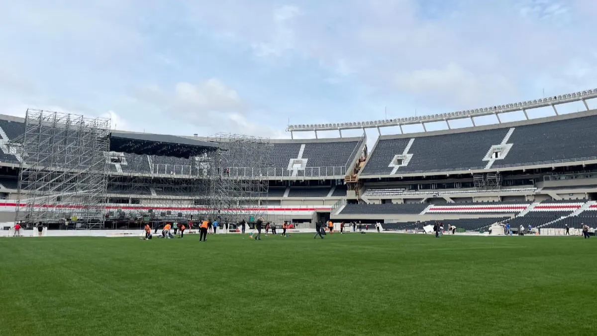 Césped Estadio Monumental Paul McCartney (Foto: Juan Balbi)