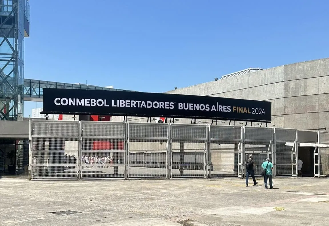 Cartel principal entrada River Plate (Foto Lea Vaquila) (1)