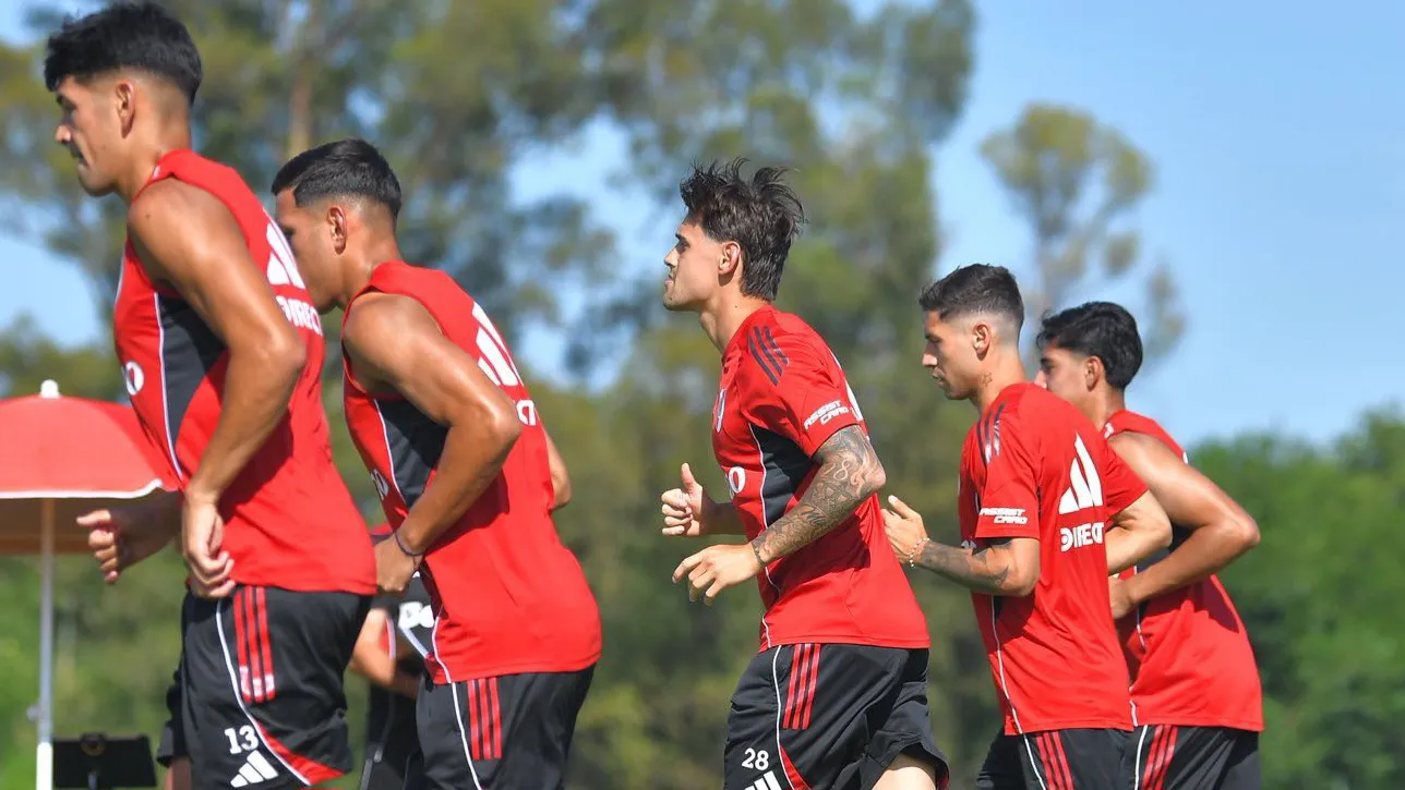 Plantel equipo jugadores entrenamiento River