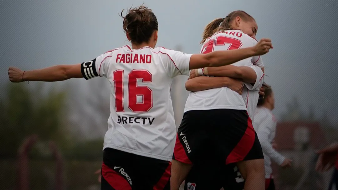 Fútbol Femenino festejo equipo River ganó Independiente