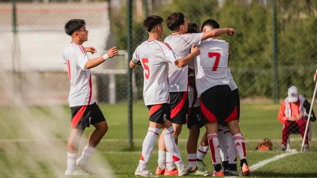 Equipo River festejo gol inferiores Ezeiza (Foto: River Plate)
