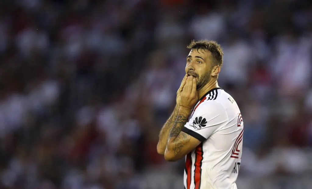 PRATTO SE VA DE RIVER