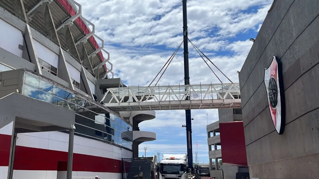 Puente peatonal River Plate estadio Monumental (Foto: Gustavo Yarroch)