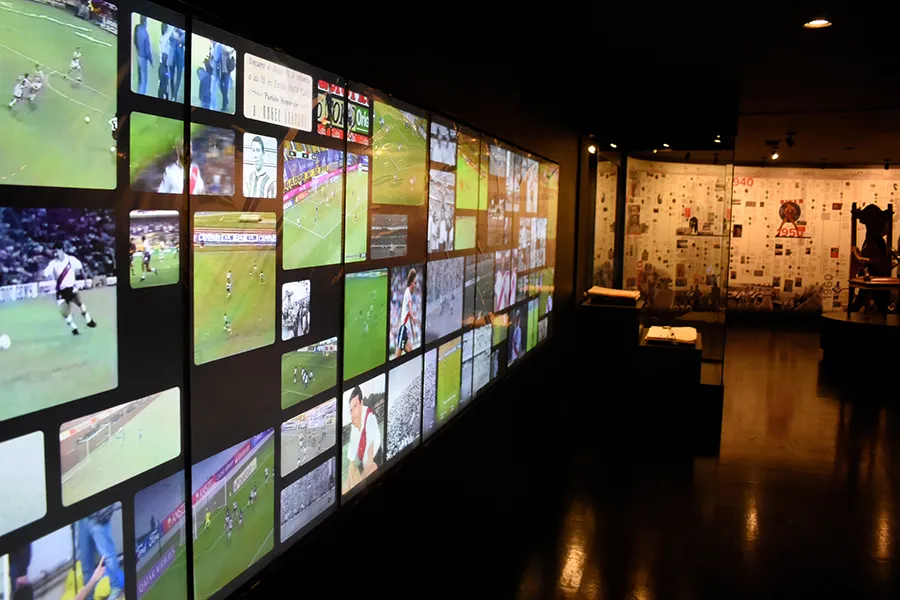 Muro interactivo Museo River historia