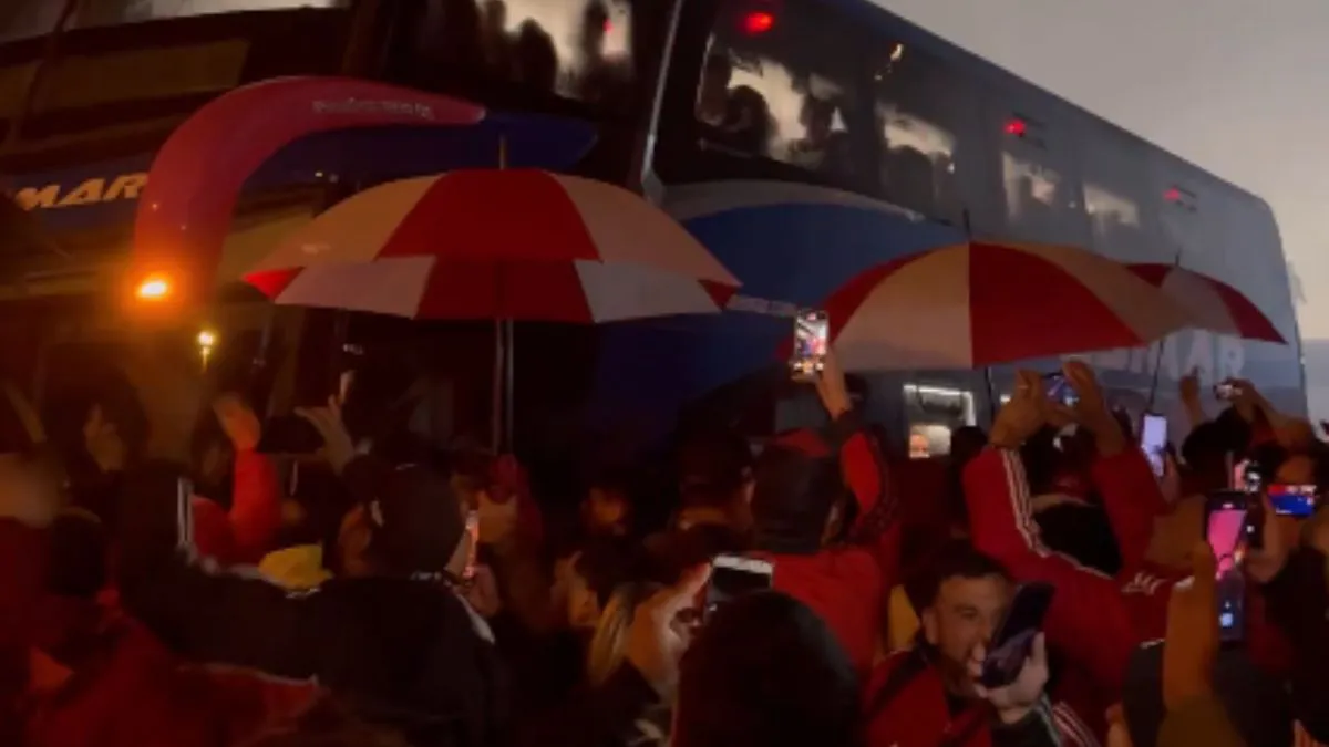 Locura absoluta el banderazo de River en Ezeiza