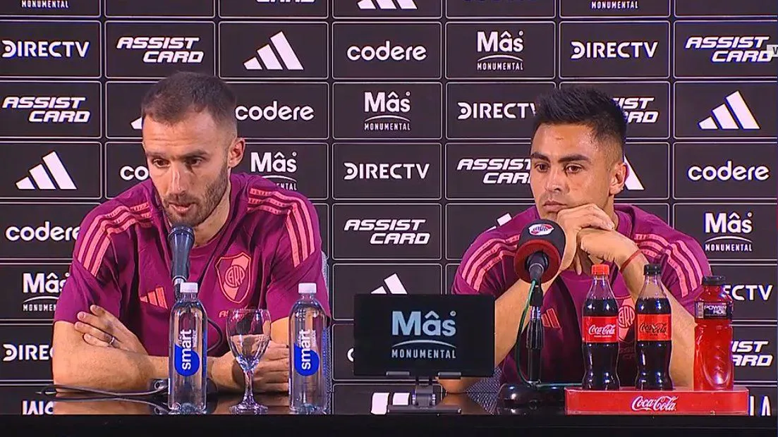 Germán Pezzella y Pity Martínez conferencia de prens