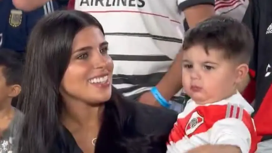 Valentina Cervantes hijo Benja Fernández Enzo River Monumental (Foto: Transmisión TNT Sports)