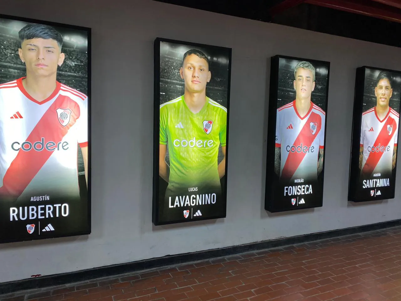 Nuevas gigantografías jugadores River estadio Monumental