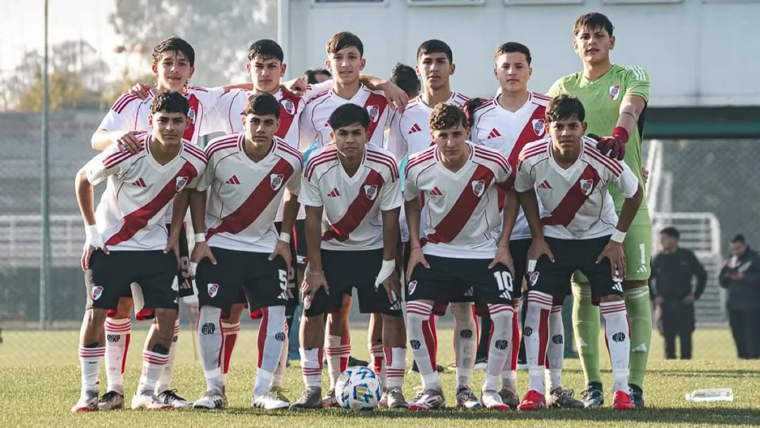 Formación equipo inferiores River Ezeiza (Foto: River Plate)