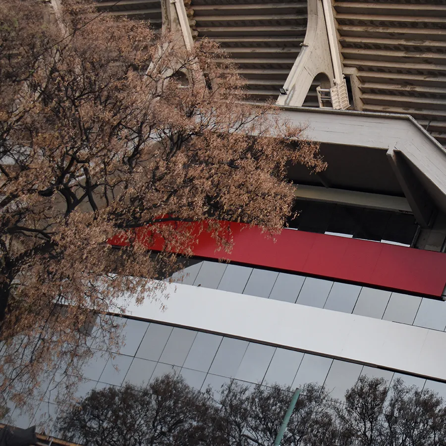 Fachada estadio Monumental tribuna Belgrano River bandera