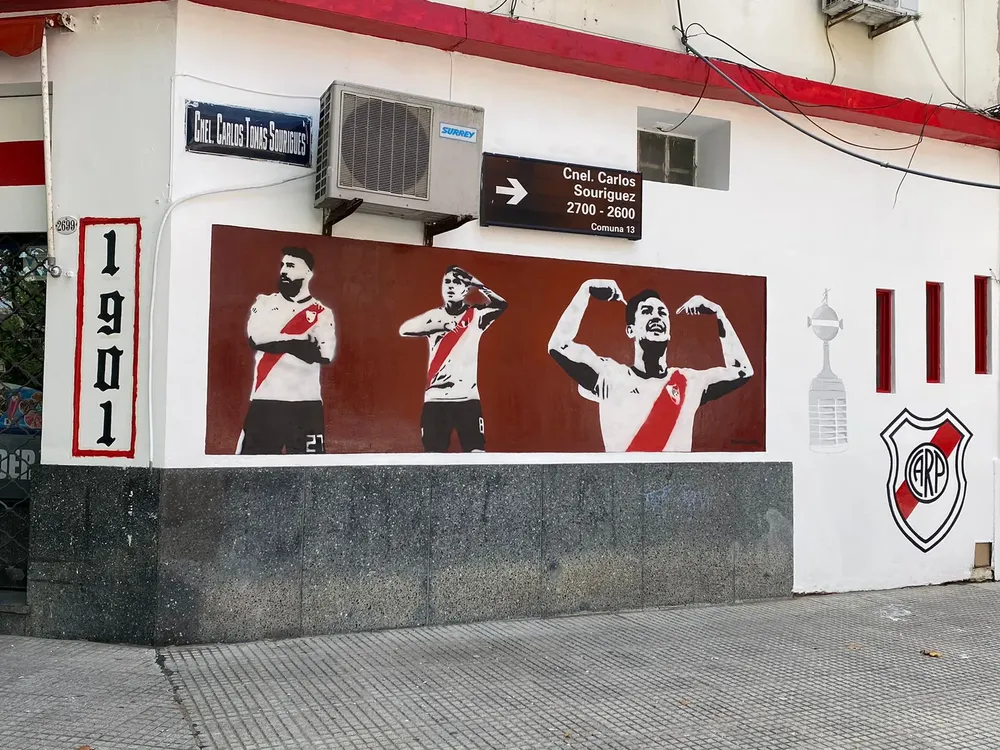 Mural River Héroes Madrid
