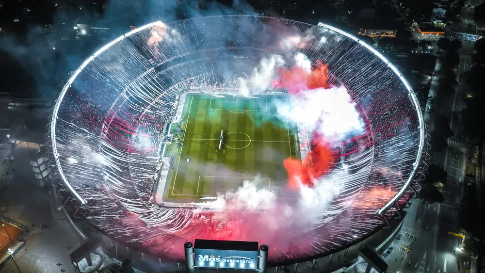 Estadio Monumental River Noche humo rojo blanco (Foto: River Plate)
