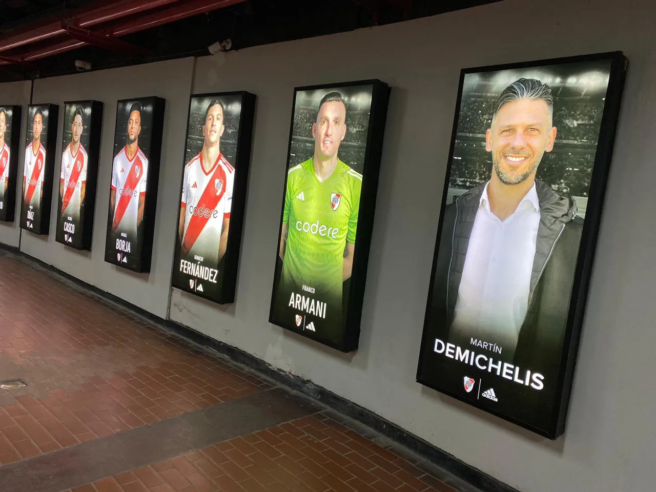 Nuevas gigantografías jugadores River estadio Monumental 