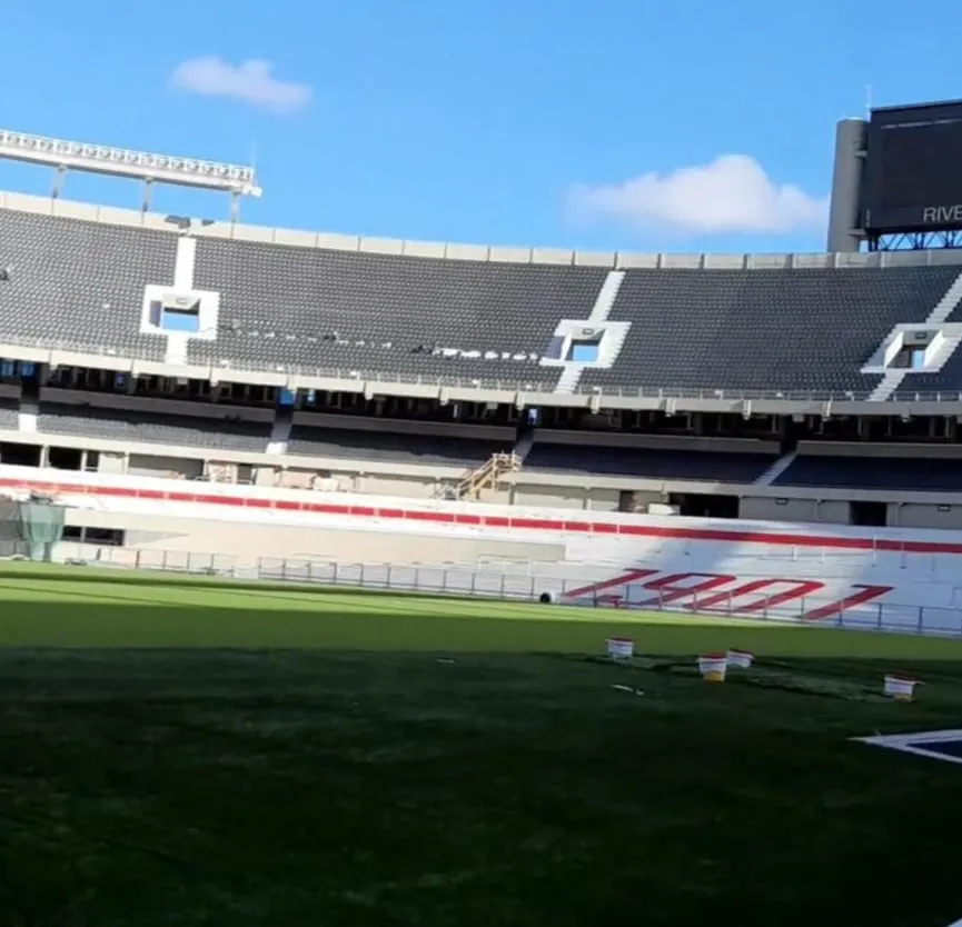 Césped estadio Monumental River Sívori
