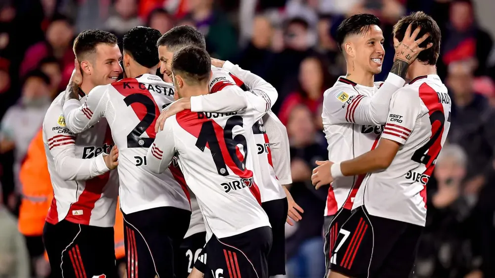 Equipo formación River festejo gol