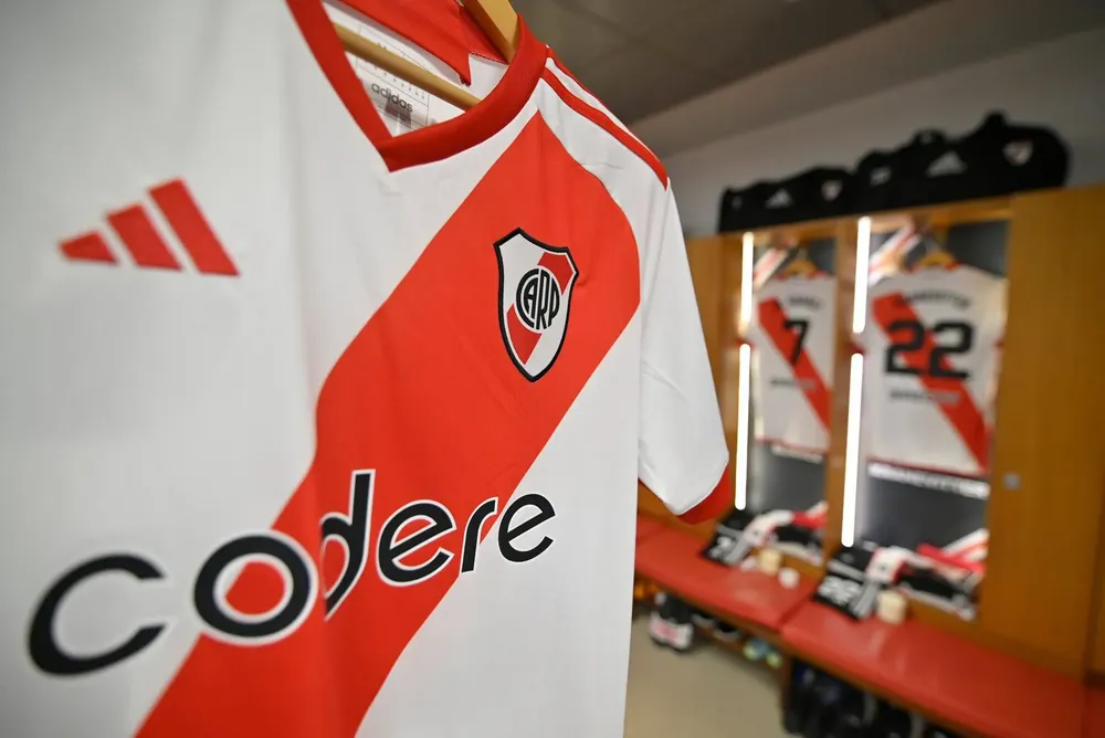 Camiseta River