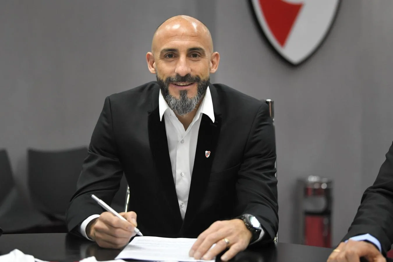 Javier Pinola podría volver del retiro