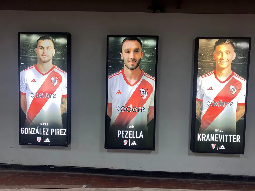 Gigantografía River plantel Monumental