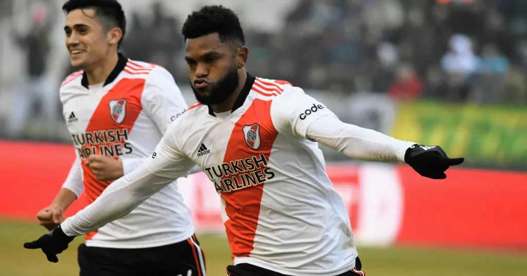 ¿Cuántos cupos extranjeros le quedan a River?