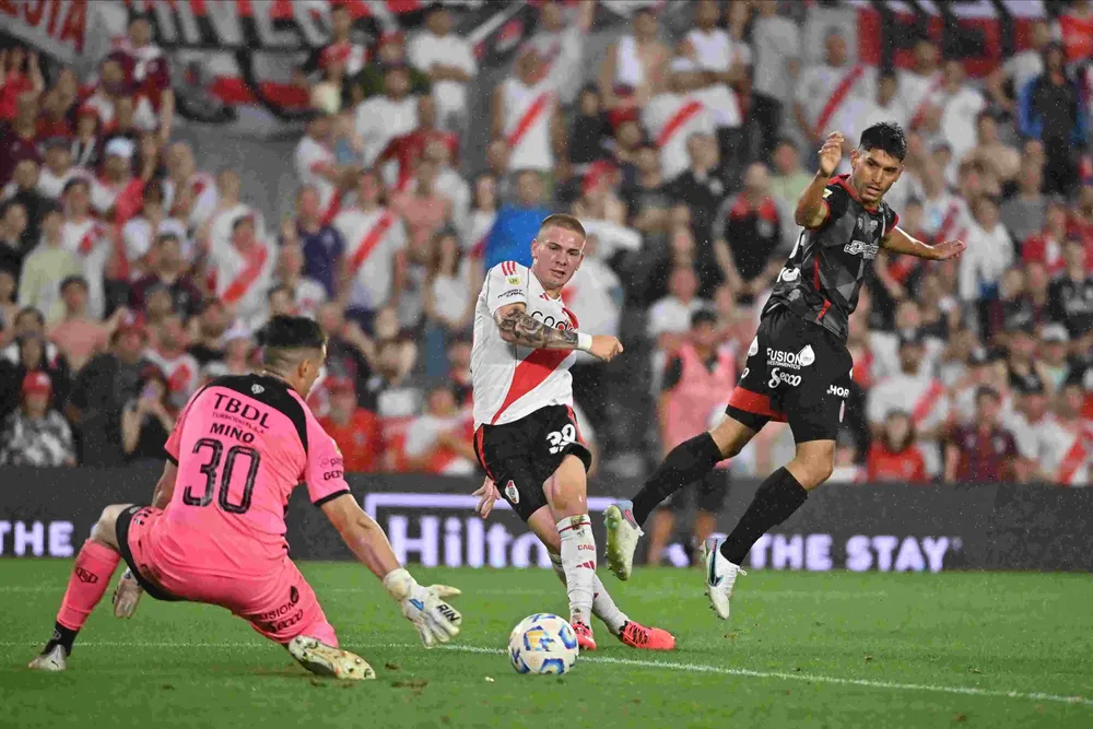 Franco Mastantuono vs Barracas Central por Liga Profesional